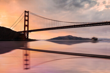 Fototapete - Beautiful Golden Gate Bridge over San Francisco Bay at sunset