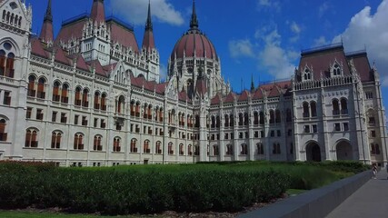 Wall Mural - Amazing video about the hungarian parliament building. Clear blue sky with clouds. Fantastic touristic destination in Budapest Hungary. 