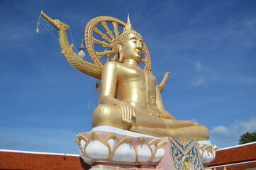 golden buddha statue