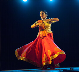 Wall Mural - A beautiful kathak dancer posing

