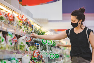 Wall Mural - woman in medicine mask do groceries shopping