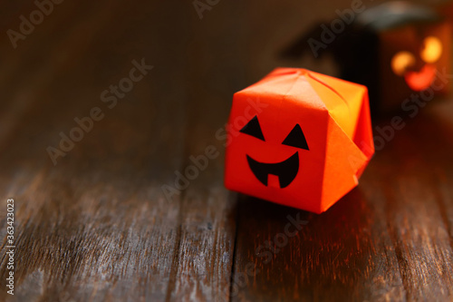 折り紙のかわいいハロウィンキャラクター お化けカボチャとコウモリ Stock 写真 Adobe Stock