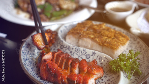 Fotomural Chopsticks honey barbecue pork crispy Hong Kong Cantonese traditional cuisine