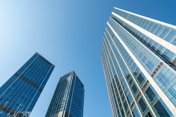 Leinwandbilder - Looking Up Blue Modern Office Building
