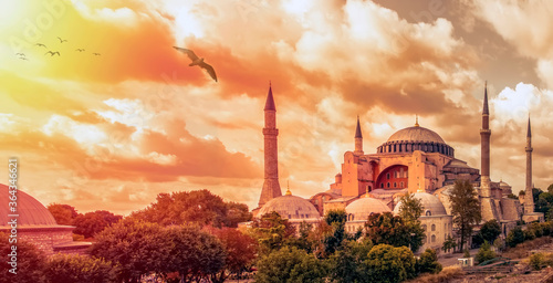 Fotomural Istanbul Turkey – April 05, 2019: Sunny day architecture and Hagia Sophia Museu