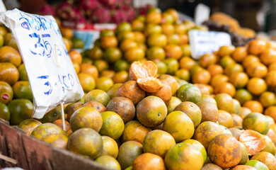 Wall Mural - .selling Asian oranges in the fruit markets.