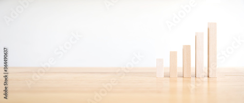 Fotografía Wooden block as graph step up staircase on wood desk
