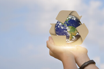 Canvas Print - environment concept. hand with globes and recycle icon over blue sky background. elements of this im