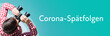 Corona-Spätfolgen. Mann mit Fernglas aus Vogelperspektive. Beobachtung, Draufsicht, Panorama. Business Text auf blau. Statistik, Wirtschaft