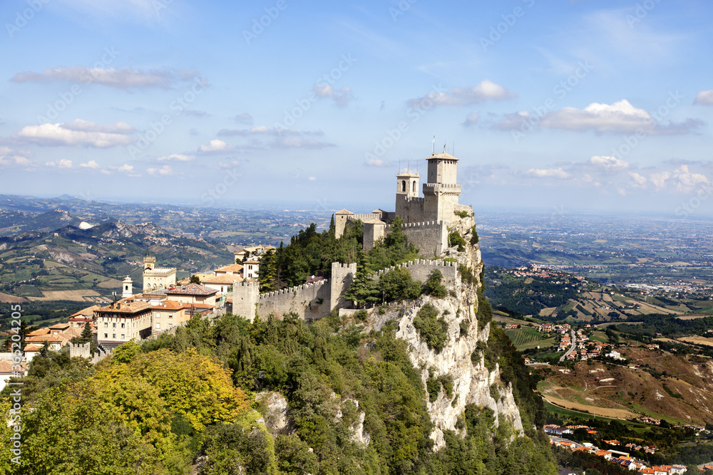 Obraz na płótnie August 2019 - Republic of San Marino - the historic center of the city of San Marino and Mount Titano have been registered by UNESCO - view of the Castell w salonie