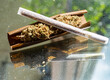 Joint mit Marihuana und Paper Hintergrund