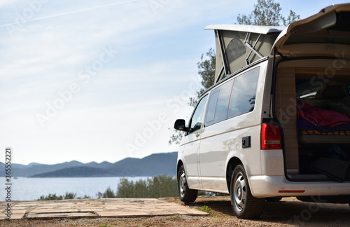 Cuadros en Lienzo camper van is stand on camping place on sea coast