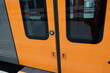 FU 2020-06-10 Deutz 176 Orangene Tür an einer Straßenbahn