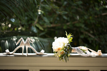 Sticker - Wedding shoes with bouquet of flowers