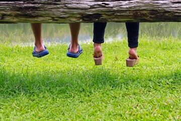 Poster - Couple sitting next to each other on a log - romantic concept