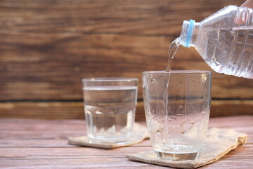 Poster - water pouring into glass