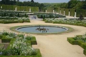 Poster - Beautiful shot of a well designed garden with statues and fountain and wide walking paths