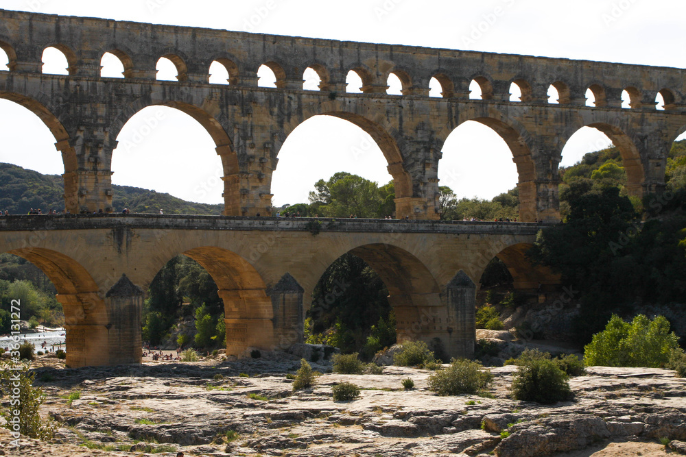Francja , Prowansja , sierpień 2019 , Pont du Gard - obrazy, fototapety, plakaty 
