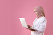 © Worawit - young muslim woman looks in laptop beautiful girl in white suit