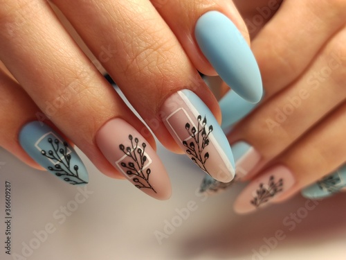 Ταπετσαρία τοιχογραφία fashion manicure of nails on a beautiful background