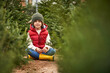 © Philippe Degroote/ADDICTIVE STOCK - Beautiful blond boy with green wool hat, red vest, white pullover, blue pants and yellow boots choosing his Christmas tree