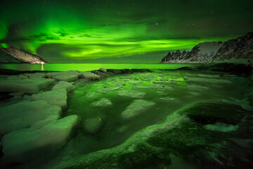 Wall Mural - tugeneset aurora icebergs
