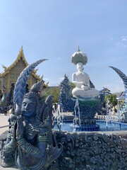 Wall Mural - Fontaine du temple bleu à Chiang Rai, Thaïlande