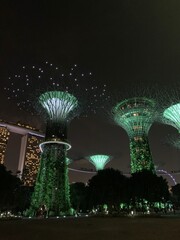 Wall Mural - Arbres artificiels de nuit, jardins de la Baie à Singapour