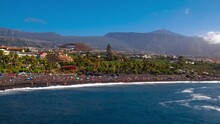 07/25/2020 Puerto De La Cruz, Tenerife, On The Playa Jardin Beach, Timelapse. The Playa Jardin Beach Is One Of The Most Beautiful Beaches In The Holiday Metropolis Puerto De La Cruz On The Canary Isla