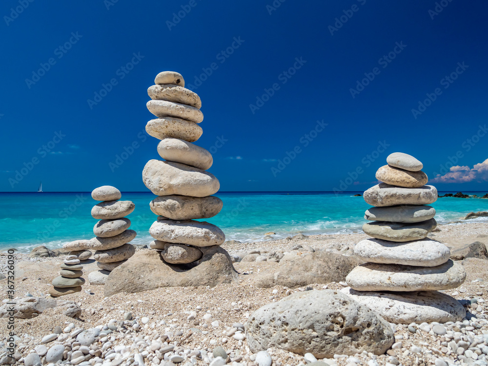 Balanced stones at the beach - obrazy, fototapety, plakaty 