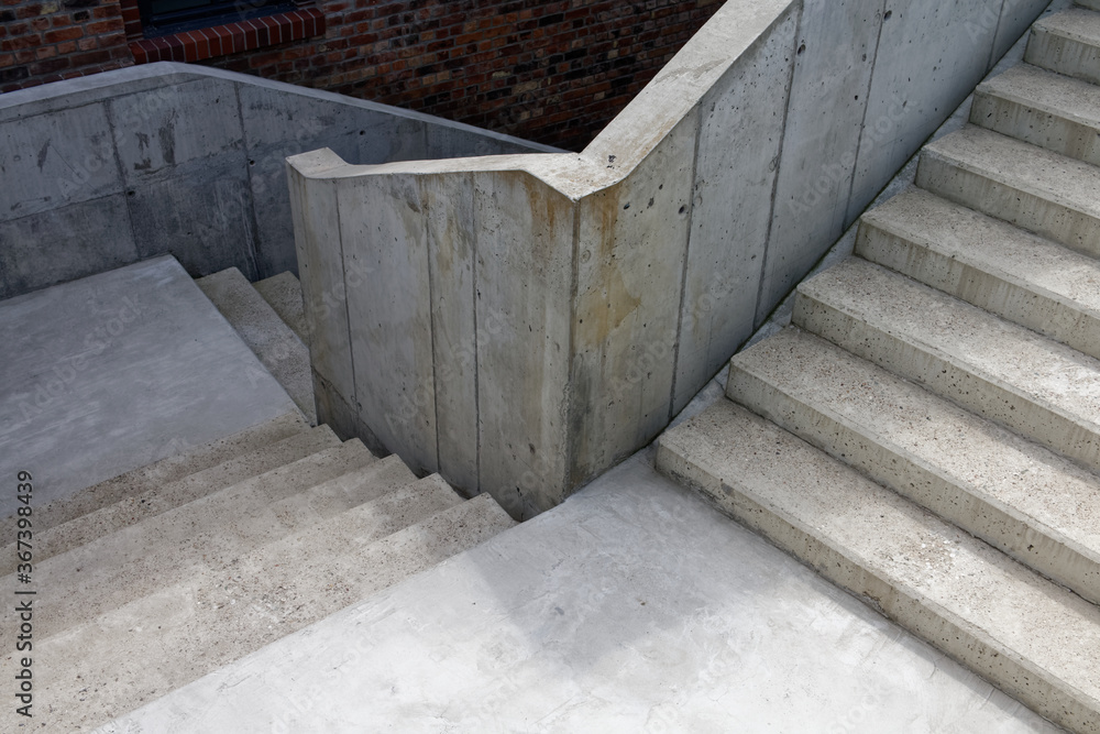 Trzy ciągi schodów betonowych z dwoma podestami - obrazy, fototapety, plakaty 