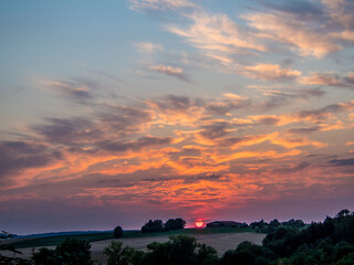 Wall Mural - Landwirtschaftliches Gebäude bei Sonnenuntergang