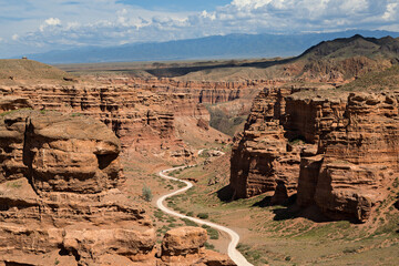 Canvas Print - Charyn Canyon with its geological rock formations in Kazakhstan