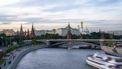 Wall Mural - Day to night time lapse of Moscow with the view of Kremlin and Moscow river.