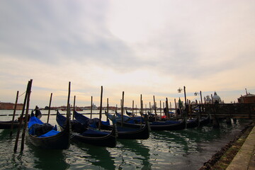 gondolas en fila