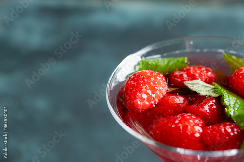 Fotografía Raspberry martini cocktail
