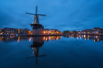 Wall Mural - Haarlem et son moulin