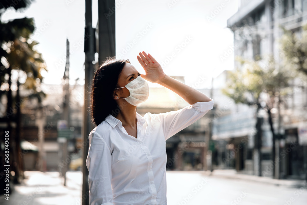 Weather, Pollution and Ecology Issue Concept. Young Woman Wearing Protection Mask against Roadside in the City - obrazy, fototapety, plakaty 