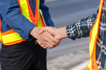 Wall Mural - Shaking hands with engineers and architects agree with the success of the construction project.