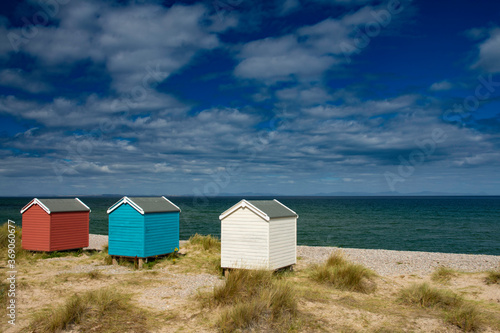 Cuadros en Lienzo beach huts at Findhorn on the Moray coast, Scotland.