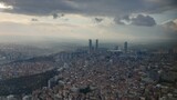 Fototapeta Londyn - time lapse of clouds over the city
