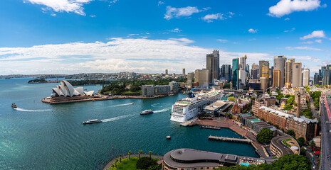 Fototapete -  Sydney harbor bay and Sydney downtown skyline with opera house in a beautiful afternoon, Sydney, Australia.