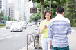 © Paylessimages - 歩きスマホ