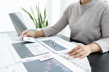 The girl's hand is a stockbroker who holds cards and plans a business investment by analyzing and calculating the stock market to find market profits