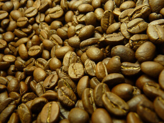 Poster - Closeup shot of fresh brown coffee beans roasting