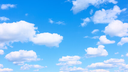 Wall Mural - blue sky with white heap clouds