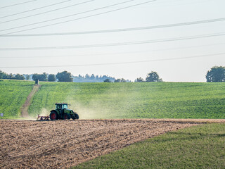 Wall Mural - Traktor auf dem Feld