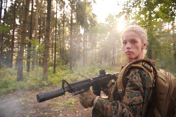 Wall Mural - woman soldier