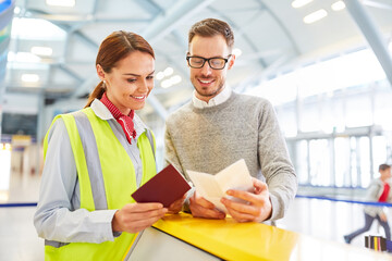 Canvas Print - Man and service agent woman at passport control