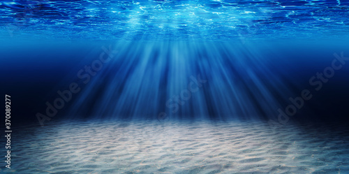 Plakaty nurkowanie  abstrakcyjny-obraz-tropikalnej-piaszczystej-plazy-na-dnie-szerokiego-podwodnego-granatowego-glebokiego-oceanu